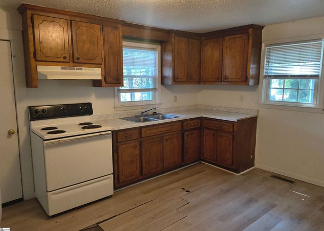 23 6th Avenue, Greenville, SC 29609