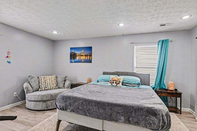 793 Crevis Lane, Columbus, OH 43228