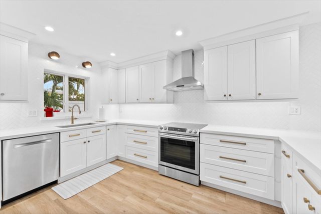 1114 SE 14th Avenue, Deerfield Beach, FL 33441