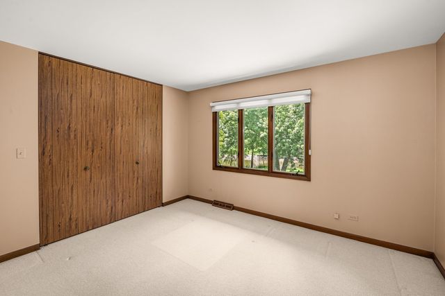 9 Buckingham Drive, Sugar Grove, IL 60554