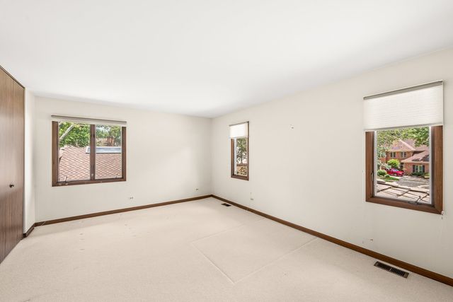 9 Buckingham Drive, Sugar Grove, IL 60554