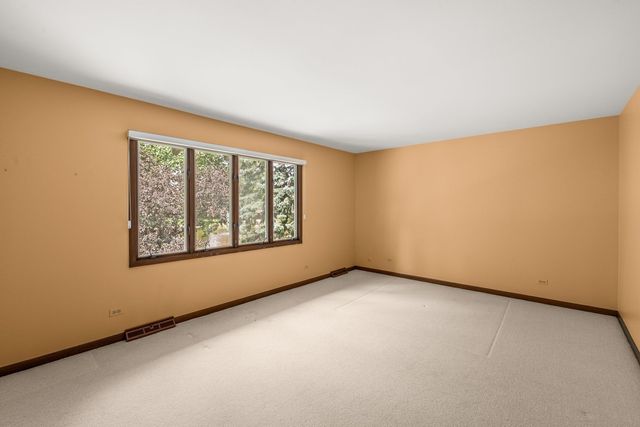9 Buckingham Drive, Sugar Grove, IL 60554