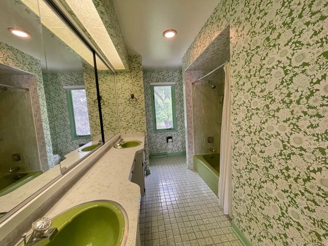 9 Buckingham Drive, Sugar Grove, IL 60554