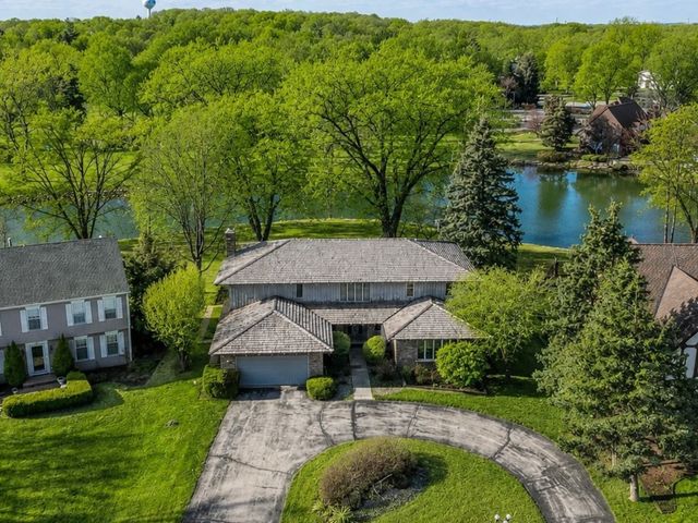 9 Buckingham Drive, Sugar Grove, IL 60554