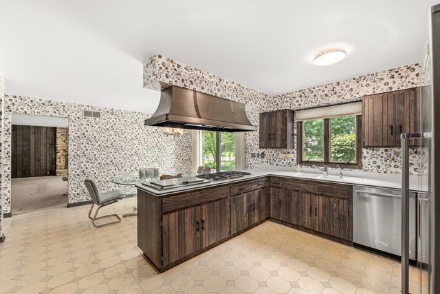 9 Buckingham Drive, Sugar Grove, IL 60554