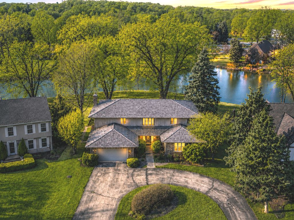 9 Buckingham Drive, Sugar Grove, IL 60554