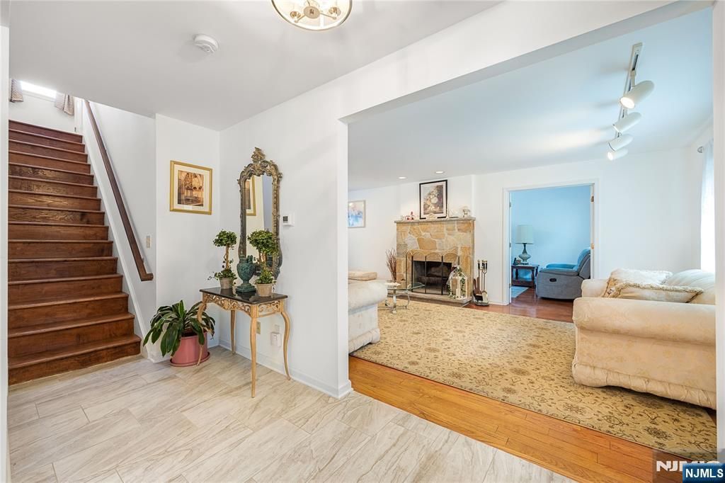 15 E Pierrepont Avenue, Rutherford, NJ 07070