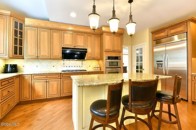 72 Stone Crest Drive, Halfmoon, NY 12118