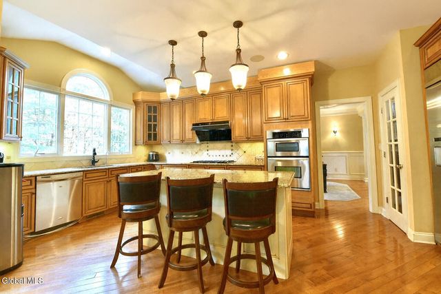 72 Stone Crest Drive, Halfmoon, NY 12118