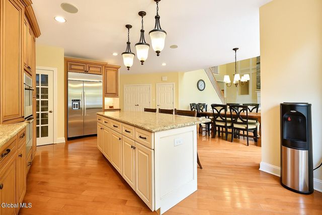 72 Stone Crest Drive, Halfmoon, NY 12118