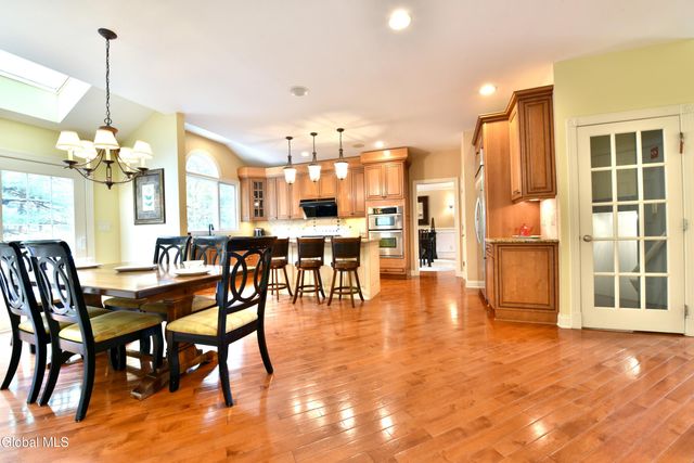 72 Stone Crest Drive, Halfmoon, NY 12118