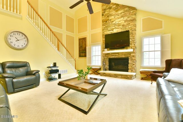 72 Stone Crest Drive, Halfmoon, NY 12118