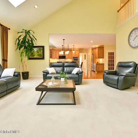 72 Stone Crest Drive, Halfmoon, NY 12118