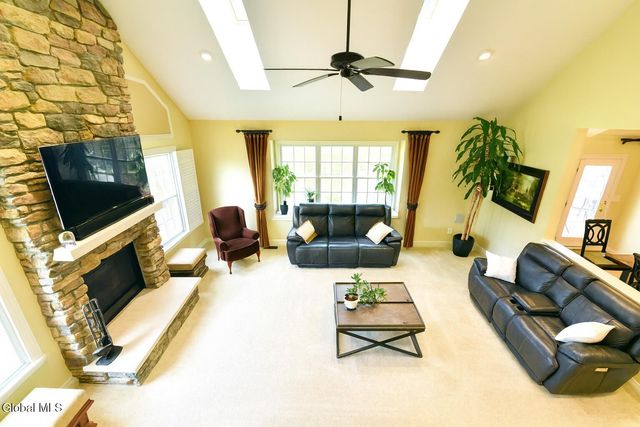 72 Stone Crest Drive, Halfmoon, NY 12118