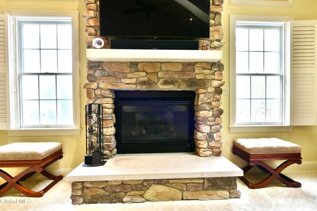 72 Stone Crest Drive, Halfmoon, NY 12118