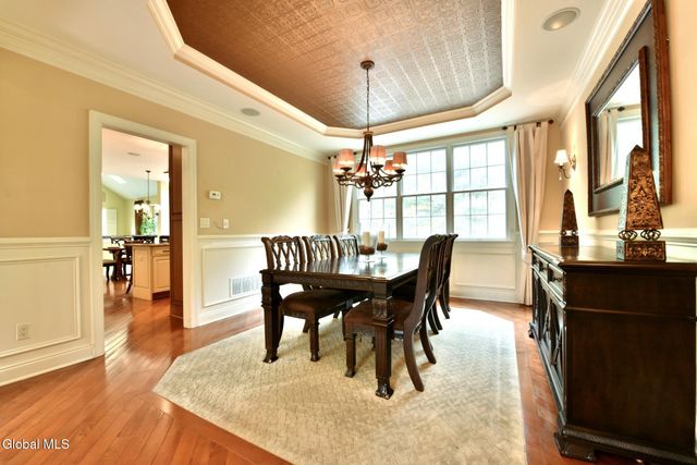 72 Stone Crest Drive, Halfmoon, NY 12118