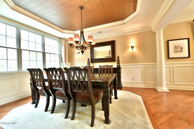 72 Stone Crest Drive, Halfmoon, NY 12118