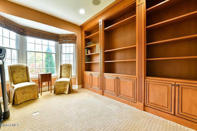 72 Stone Crest Drive, Halfmoon, NY 12118