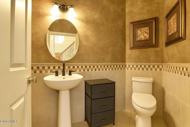 72 Stone Crest Drive, Halfmoon, NY 12118