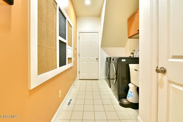 72 Stone Crest Drive, Halfmoon, NY 12118