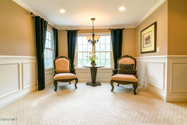 72 Stone Crest Drive, Halfmoon, NY 12118