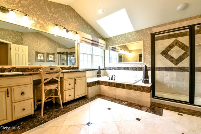 72 Stone Crest Drive, Halfmoon, NY 12118