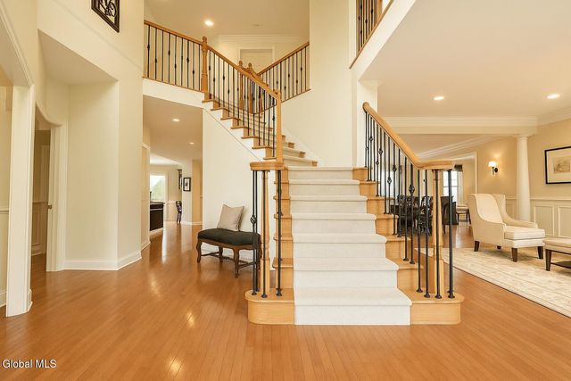 72 Stone Crest Drive, Halfmoon, NY 12118