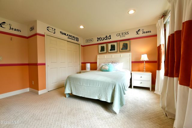 72 Stone Crest Drive, Halfmoon, NY 12118