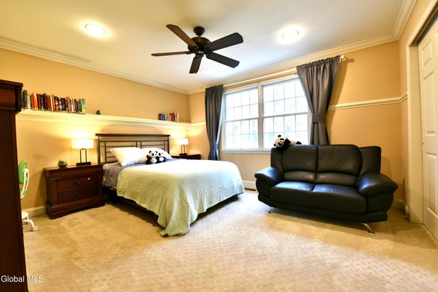 72 Stone Crest Drive, Halfmoon, NY 12118