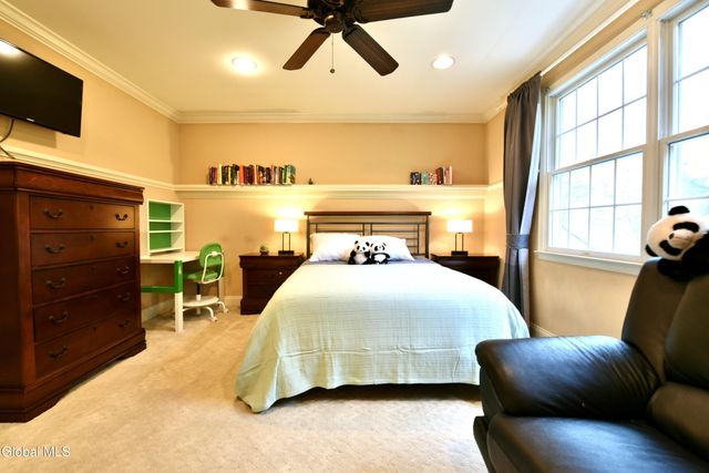 72 Stone Crest Drive, Halfmoon, NY 12118