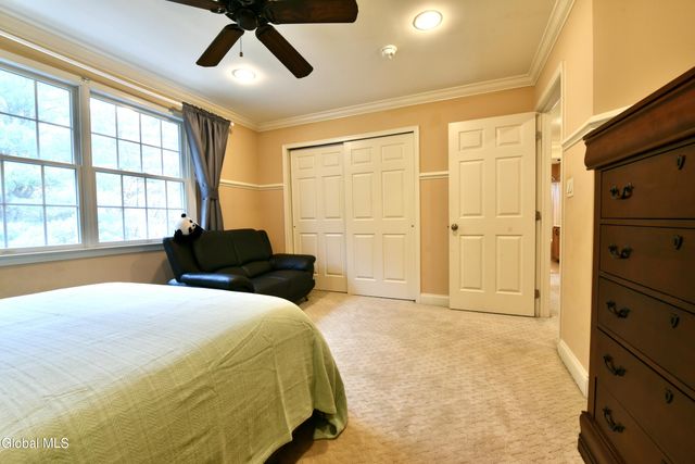 72 Stone Crest Drive, Halfmoon, NY 12118