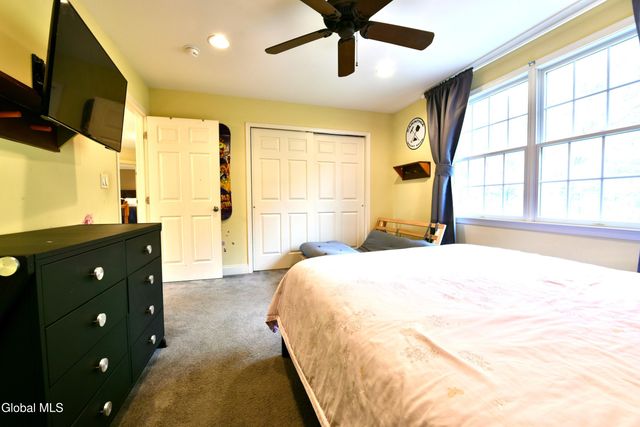 72 Stone Crest Drive, Halfmoon, NY 12118