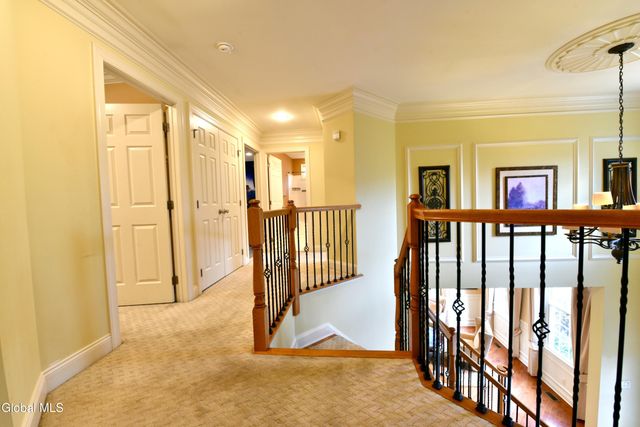 72 Stone Crest Drive, Halfmoon, NY 12118