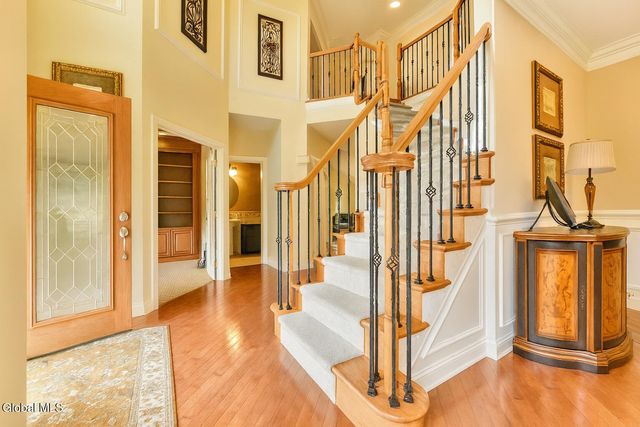 72 Stone Crest Drive, Halfmoon, NY 12118