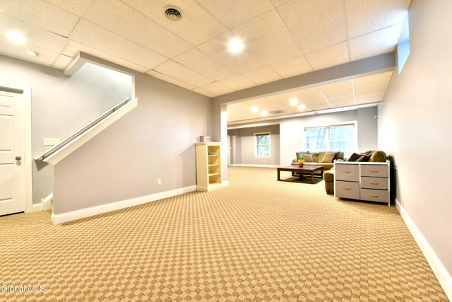 72 Stone Crest Drive, Halfmoon, NY 12118