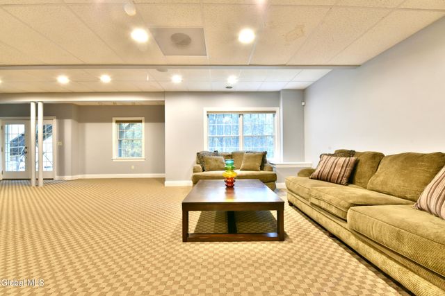 72 Stone Crest Drive, Halfmoon, NY 12118