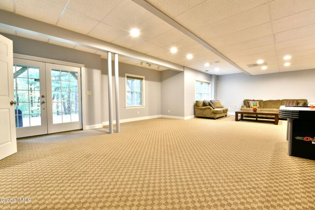 72 Stone Crest Drive, Halfmoon, NY 12118