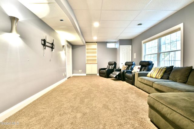 72 Stone Crest Drive, Halfmoon, NY 12118