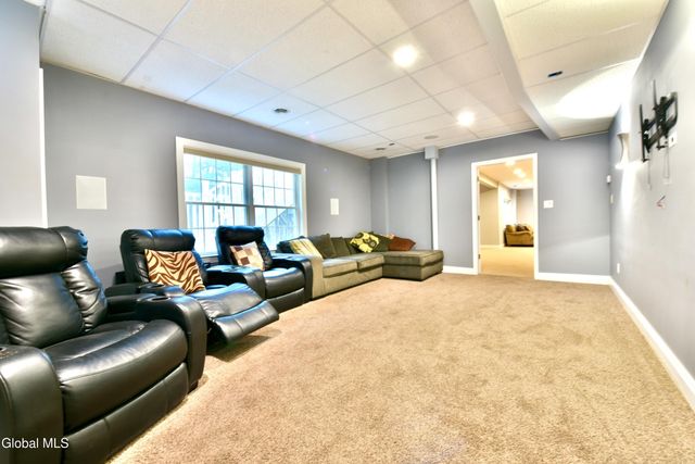 72 Stone Crest Drive, Halfmoon, NY 12118