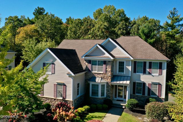 72 Stone Crest Drive, Halfmoon, NY 12118