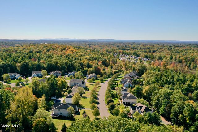 72 Stone Crest Drive, Halfmoon, NY 12118