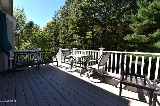 72 Stone Crest Drive, Halfmoon, NY 12118