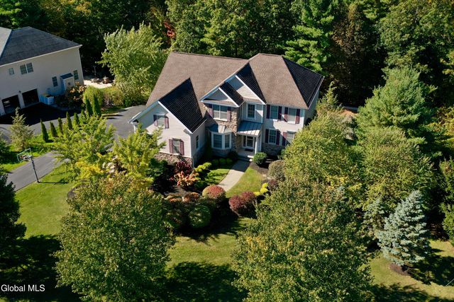 72 Stone Crest Drive, Halfmoon, NY 12118