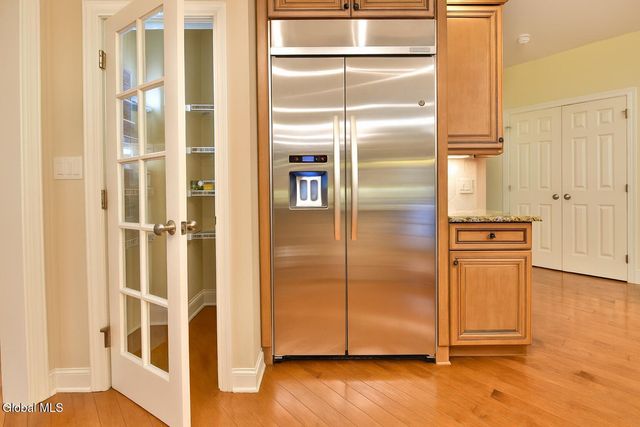 72 Stone Crest Drive, Halfmoon, NY 12118