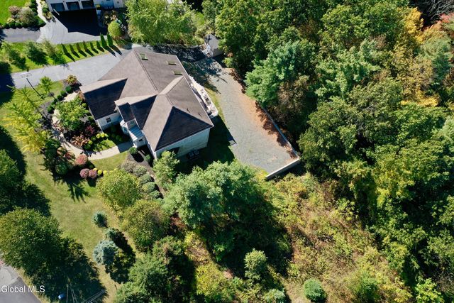 72 Stone Crest Drive, Halfmoon, NY 12118