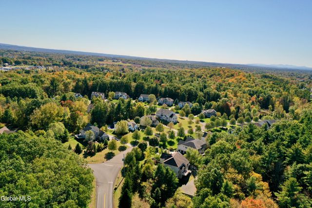 72 Stone Crest Drive, Halfmoon, NY 12118