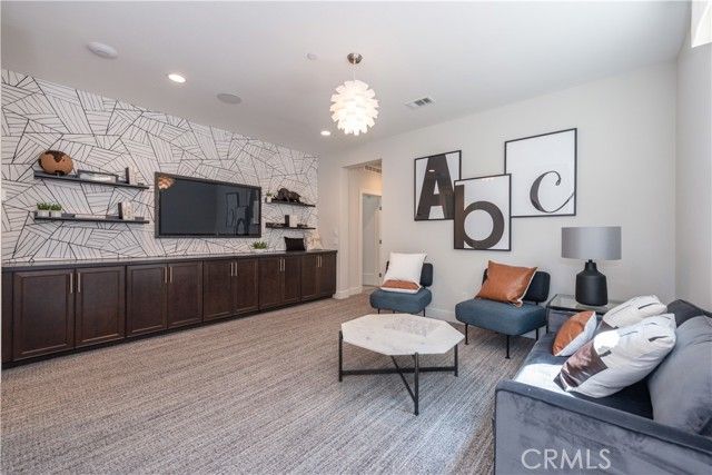 255 Sawbuck, Irvine, CA 92618