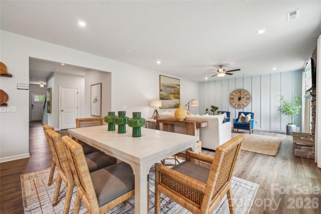6521 Alanbrook Road, Charlotte, NC 28215