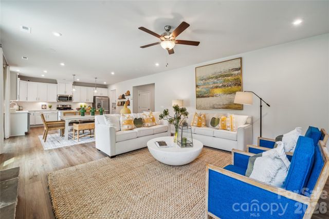 6521 Alanbrook Road, Charlotte, NC 28215