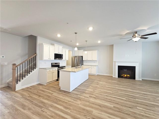 334 Lanier Circle, Woodstock, GA 30189